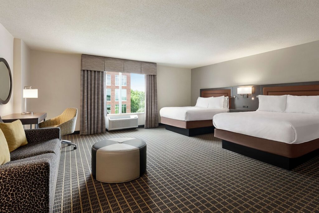 Hampton Inn & Suites Greenville-Downtown-Riverplace - Image 3