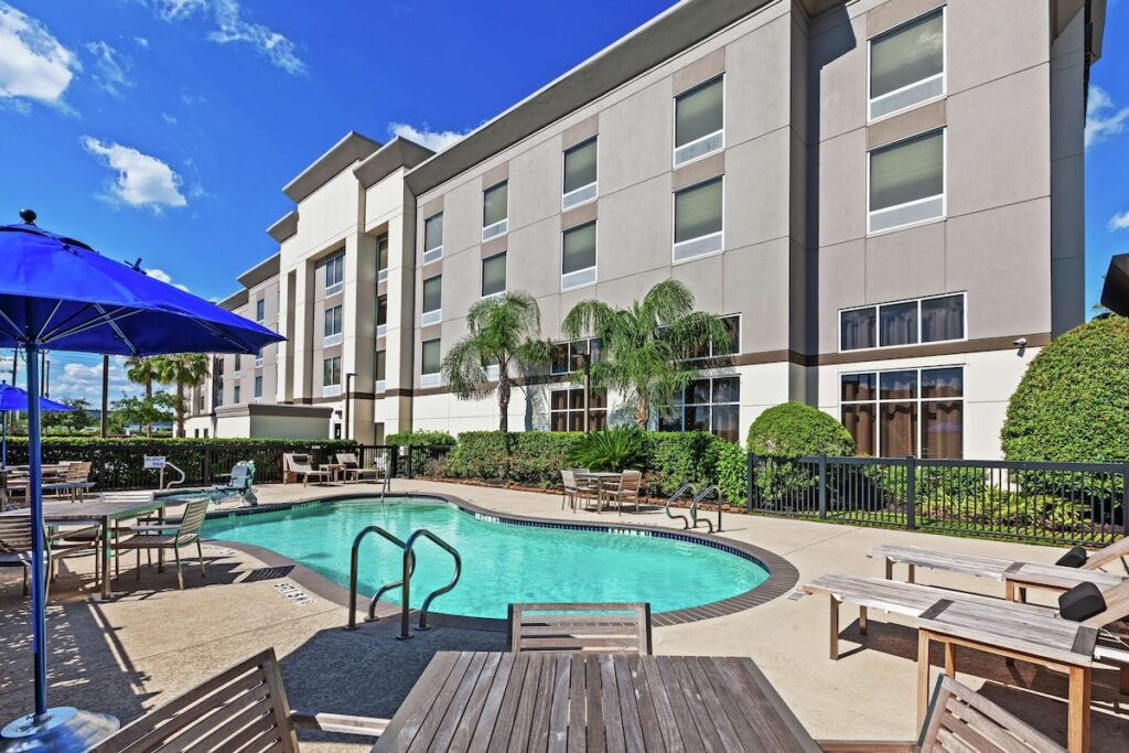 Hampton Inn & Suites Houston-Bush Intercontinental Airport - Image 3