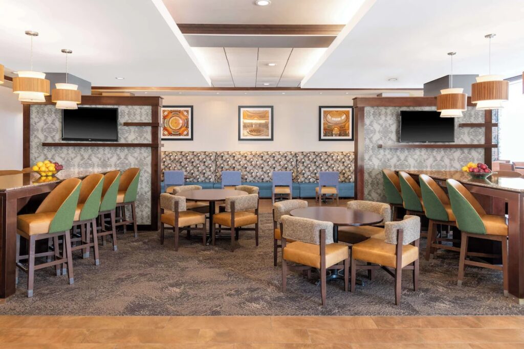 Hampton Inn & Suites Madison Downtown - Image 5