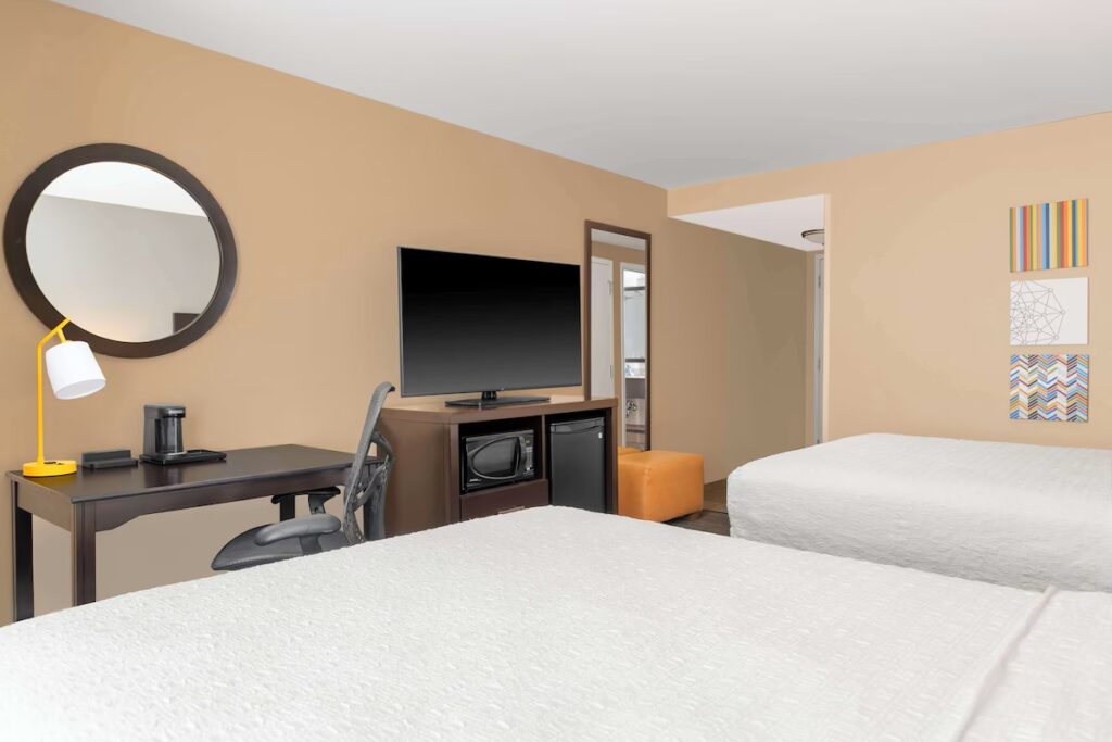 Hampton Inn & Suites Madison Downtown - Image 3