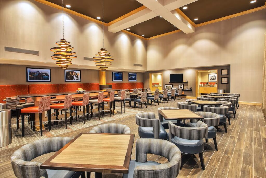 Hampton Inn & Suites Madison - West - Image 5