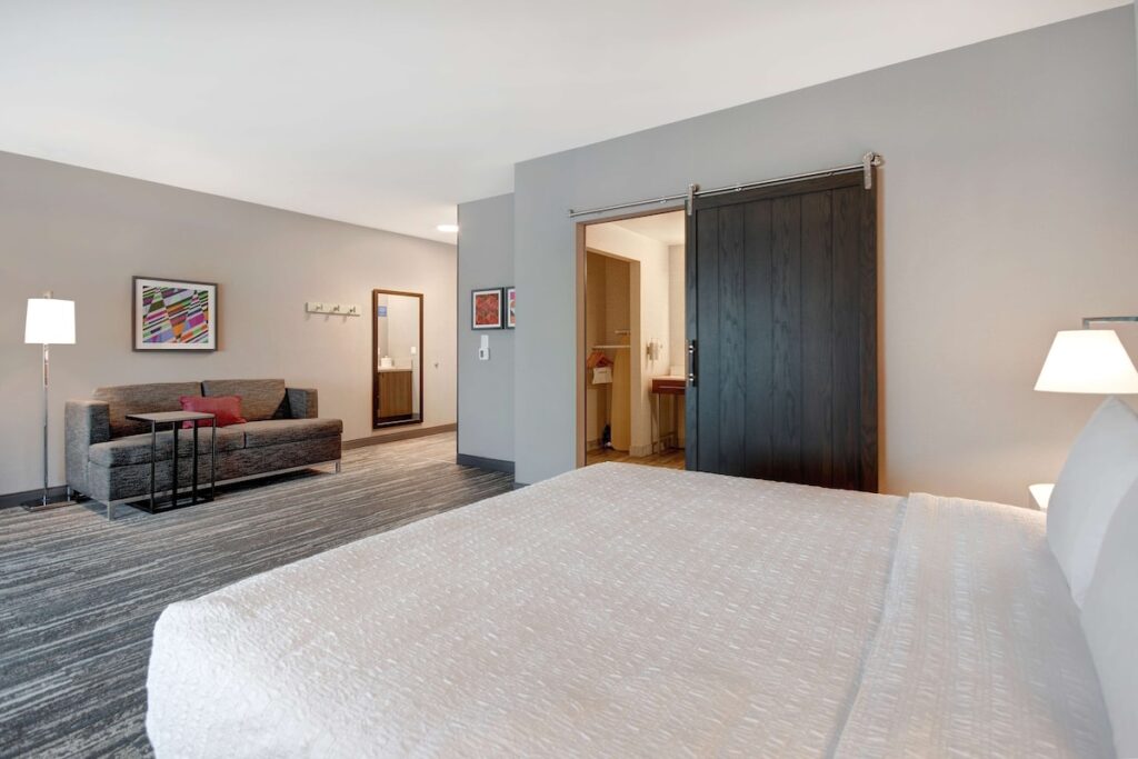 Hampton Inn & Suites Moreno Valley - Image 3