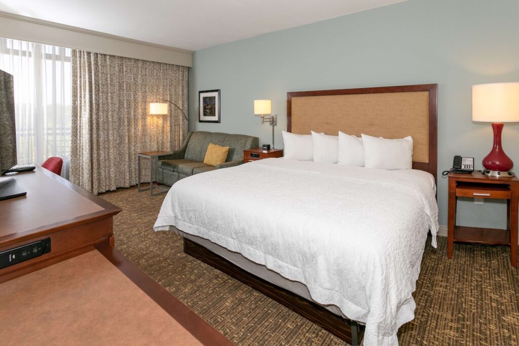 Hampton Inn & Suites Nashville-Green Hills - Image 2