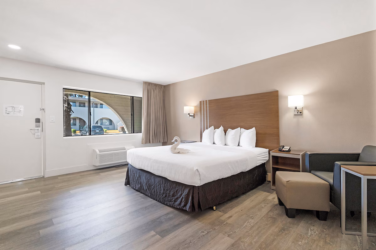 Heritage Inn Express Roseville - Image 4