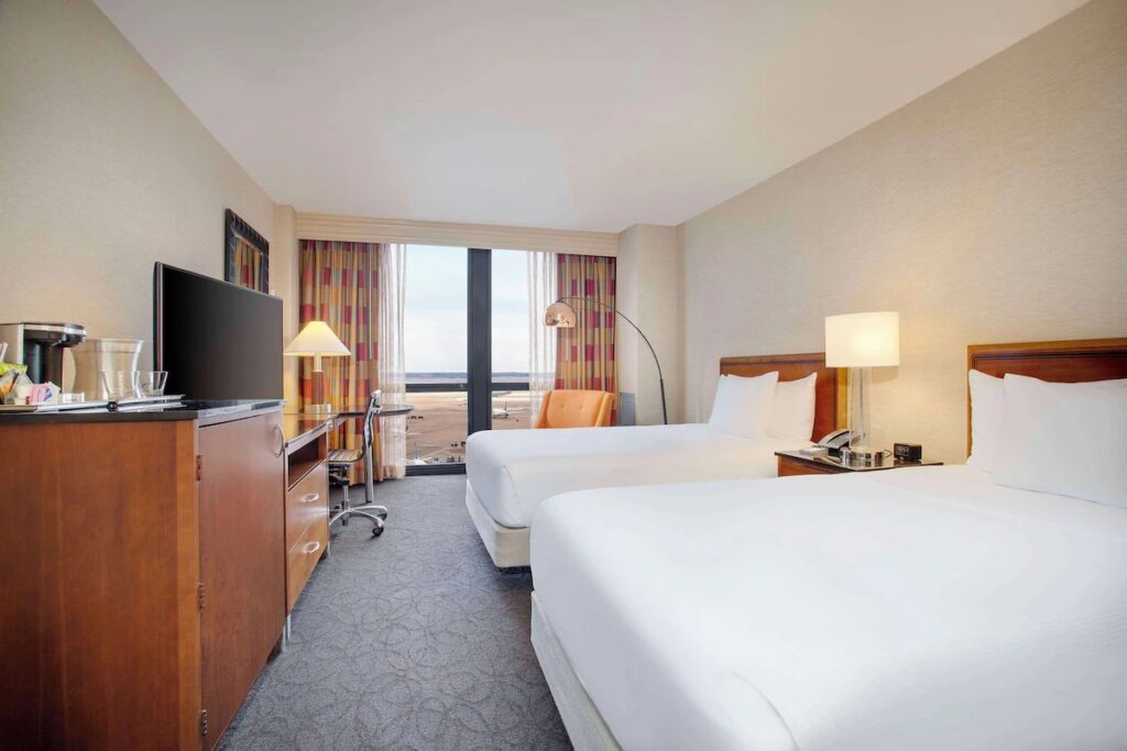 Hilton Chicago O'Hare Airport - Image 2