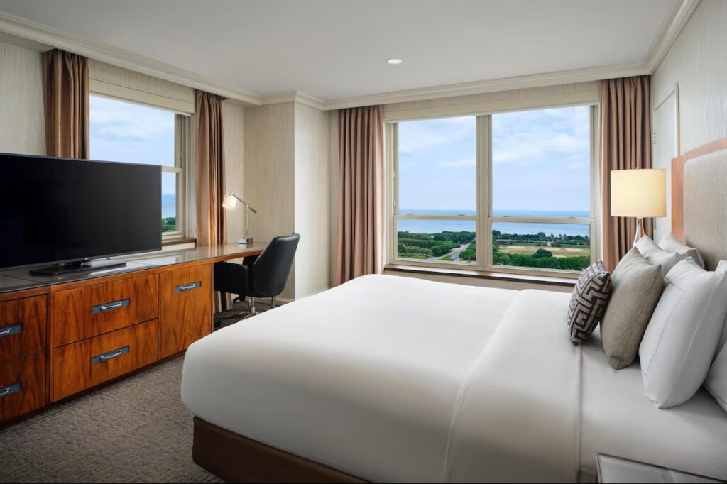 Hilton Chicago - Image 2