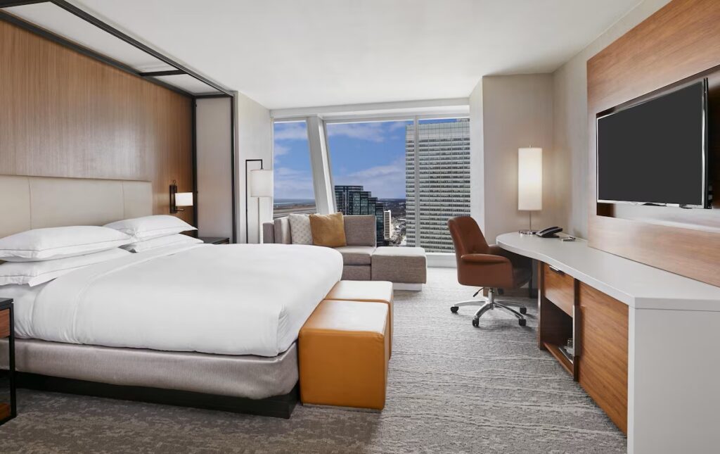 Hilton Cleveland Downtown - Image 2