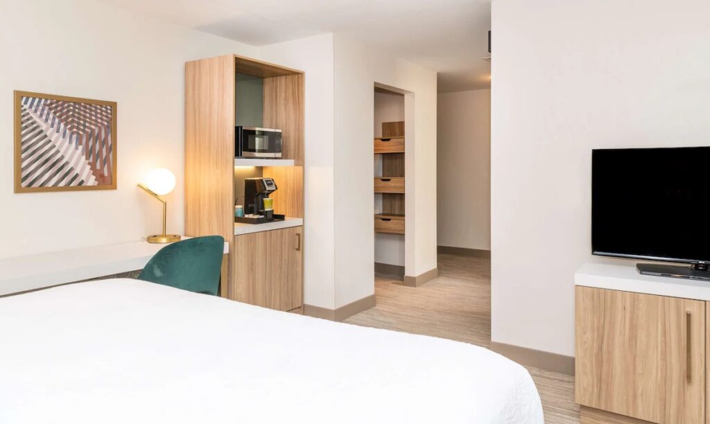 Hilton Garden Inn Flint Downtown - Image 2