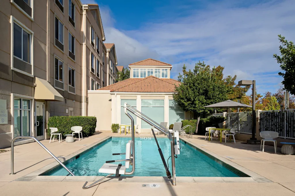 Hilton Garden Inn Folsom - Image 2