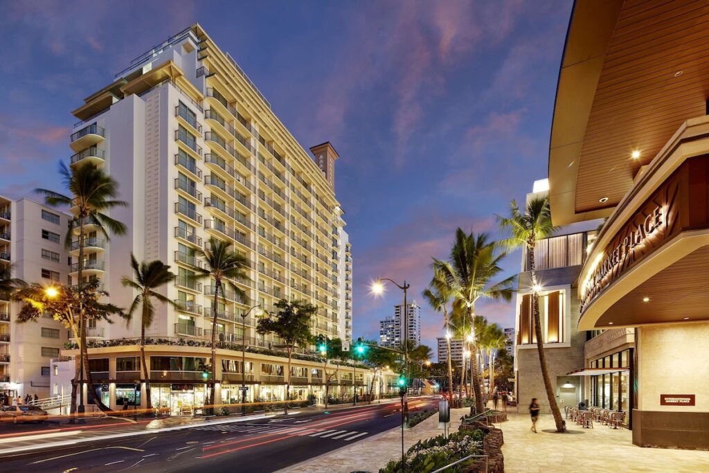 Hilton Garden Inn Waikiki Beach - Image 2