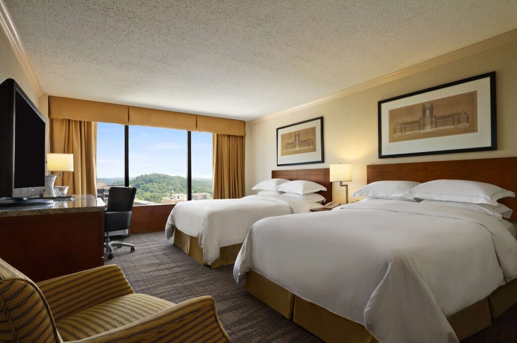 Hilton Knoxville - Image 6