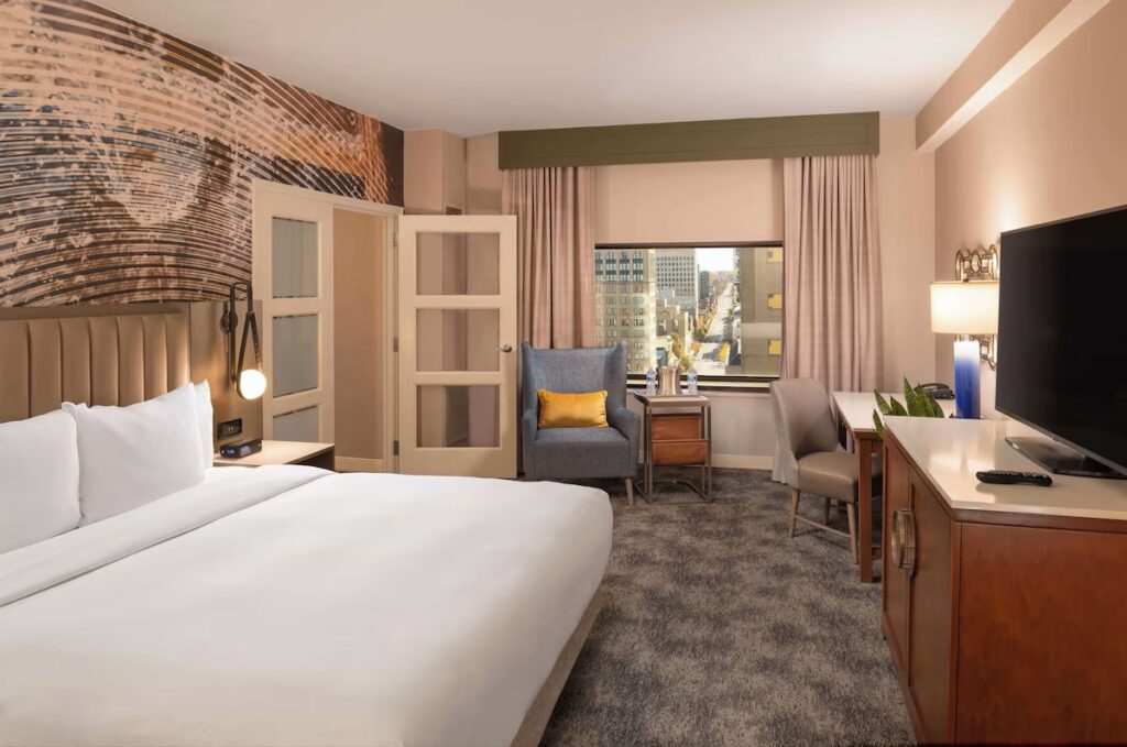 Hilton Lexington Downtown - Image 2