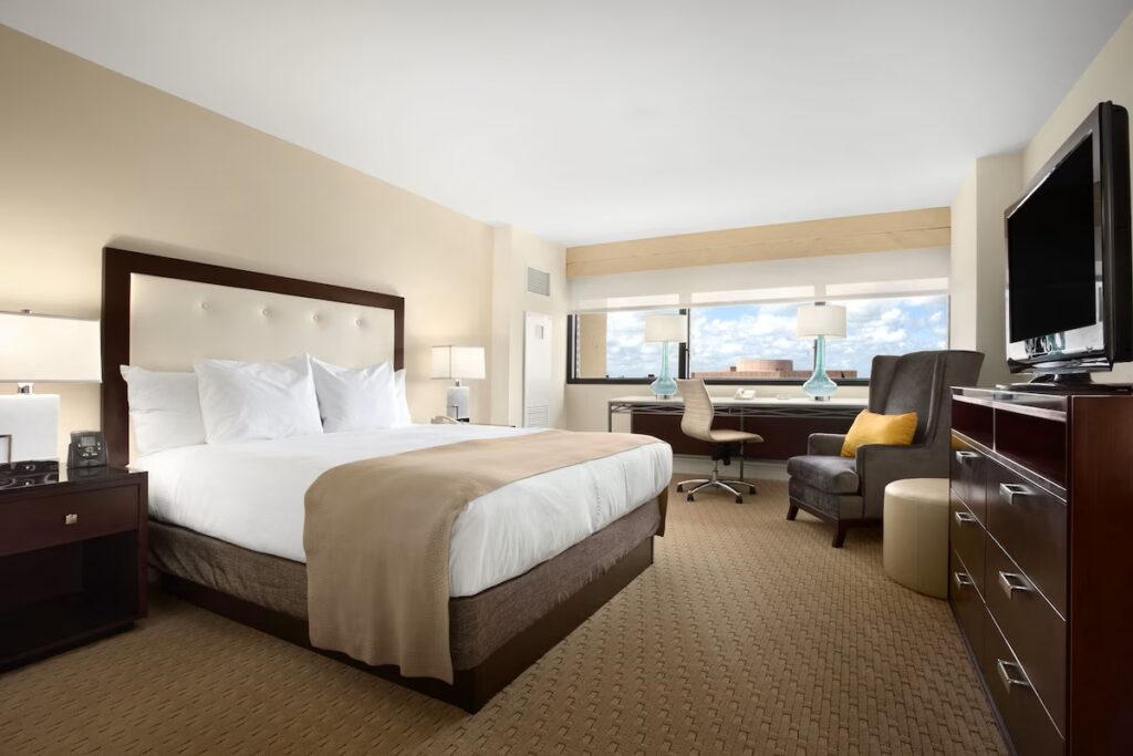 Hilton Miami Airport Blue Lagoon - Image 3