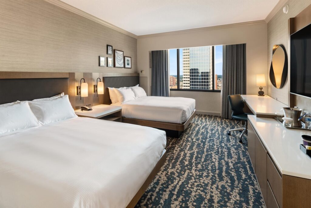 Hilton Minneapolis - Image 3