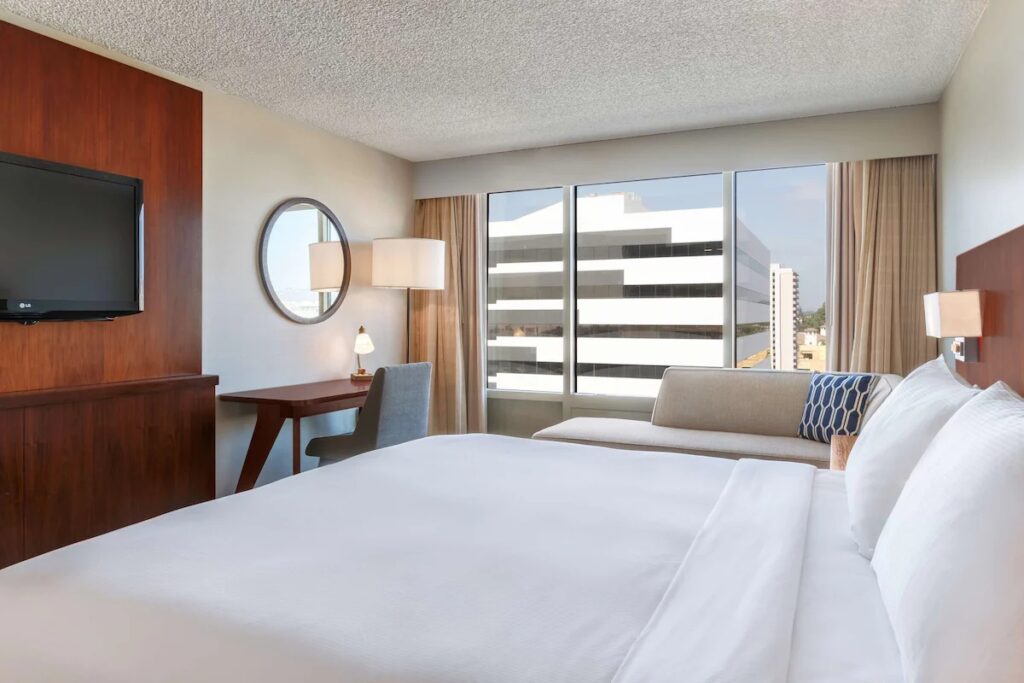Hilton Pasadena - Image 2