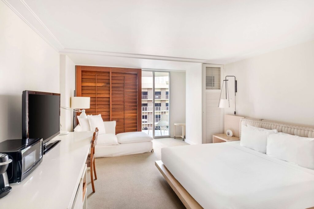 Hilton Vacation Club The Modern Honolulu - Image 6