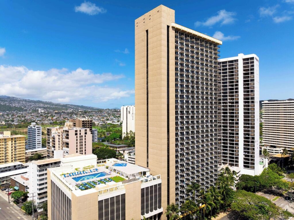 Hilton Waikiki Beach Resort & Spa - Image 2
