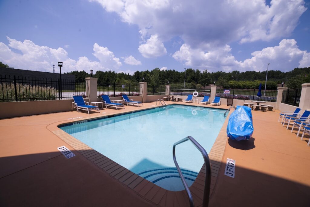 Holiday Inn Express Hotel & Suites Atlanta East - Lithonia by IHG - Image 3