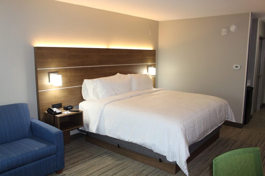 Holiday Inn Express Hotel & Suites Dothan North by IHG - Image 2