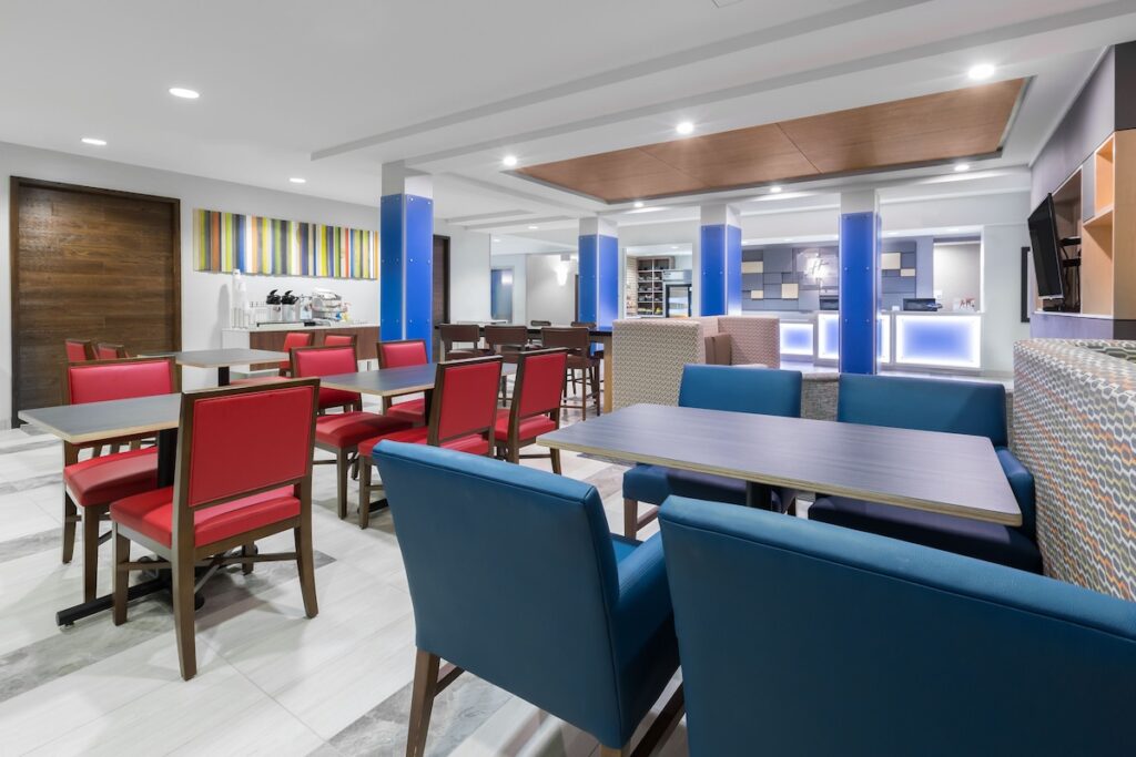 Holiday Inn Express Hotel & Suites Eugene Downtown - University by IHG - Image 4