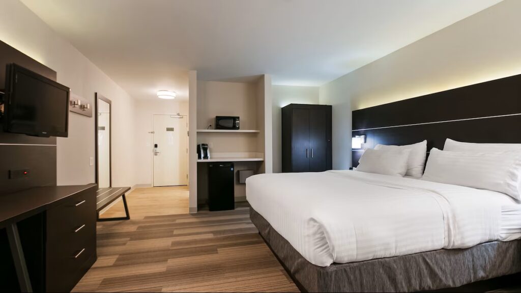 Holiday Inn Express Hotel & Suites Everett by IHG - Image 3