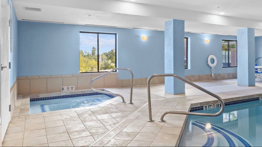 Holiday Inn Express Hotel & Suites Manchester - Airport by IHG - Image 4