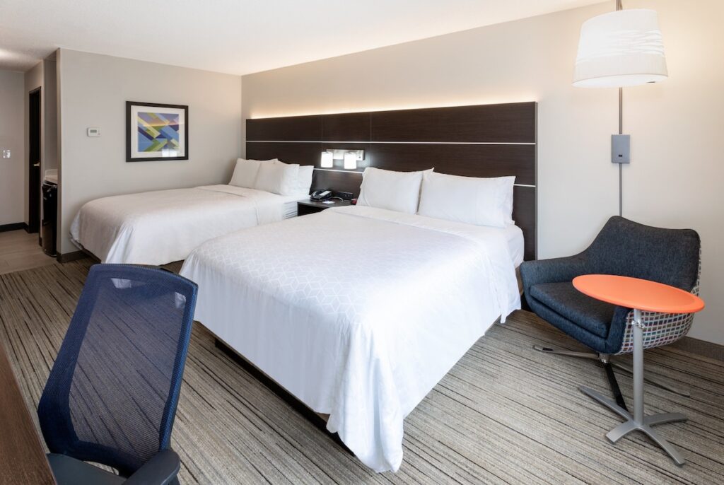 Holiday Inn Express Hotel & Suites Minneapolis-Downtown Convention Center by IHG - Image 3