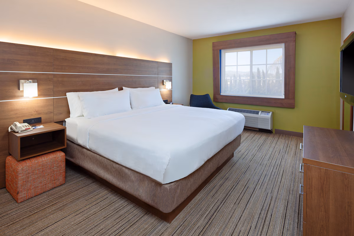 Holiday Inn Express Hotel & Suites San Diego-Escondido by IHG - Image 4