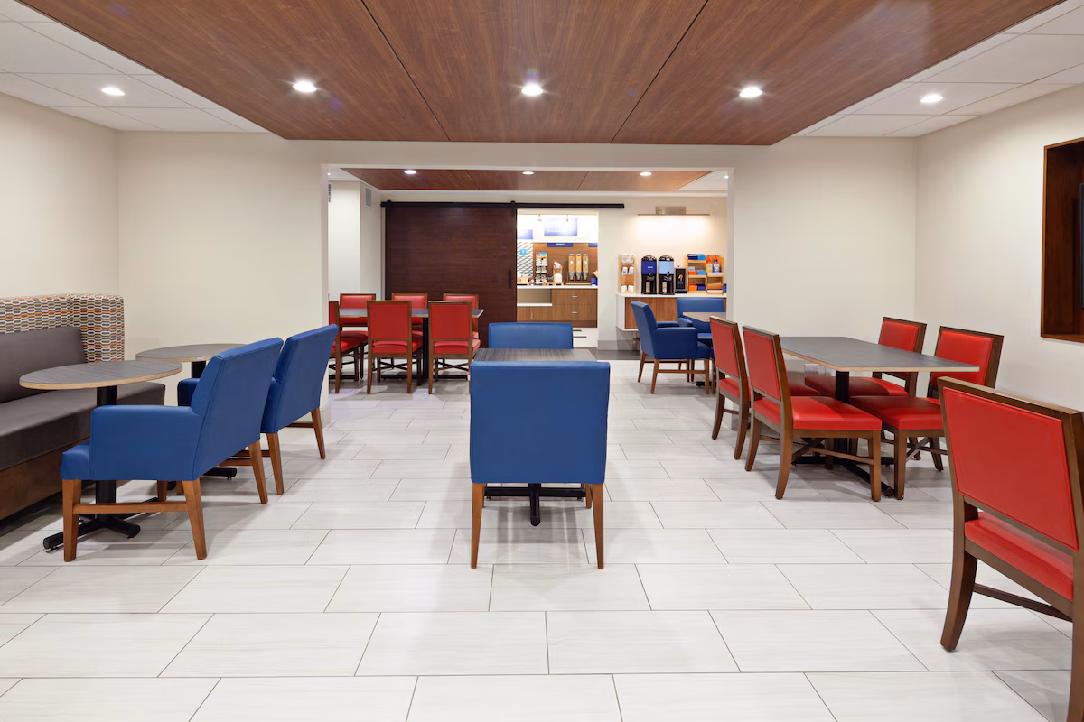 Holiday Inn Express Hotel & Suites San Diego-Escondido by IHG - Image 6