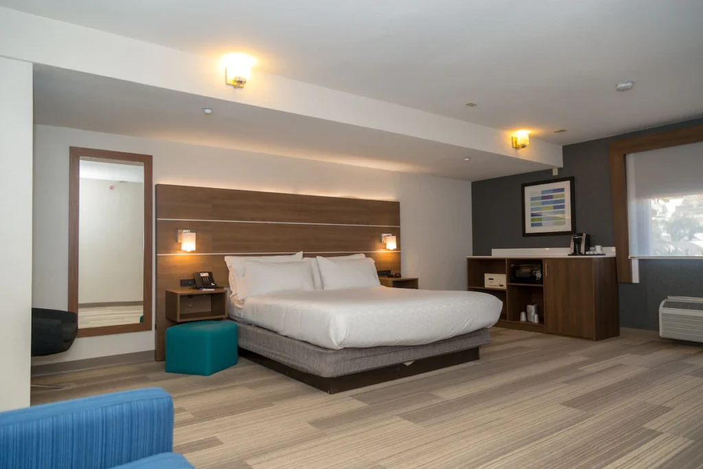 Holiday Inn Express San Diego Airport-Old Town by IHG - Image 2