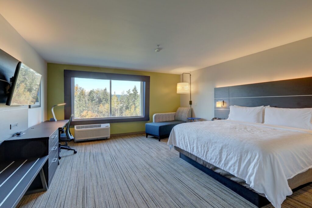 Holiday Inn Express & Suites - Auburn Downtown by IHG - Image 2