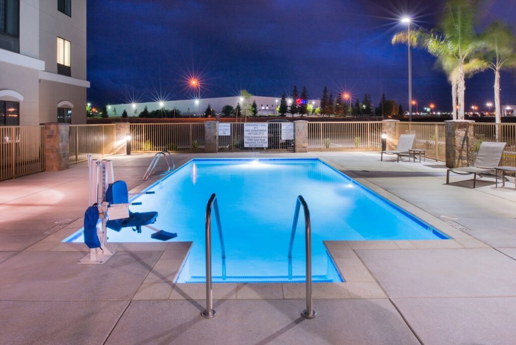 Holiday Inn Express & Suites Bakersfield Airport by IHG - Image 3