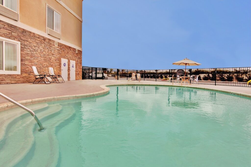 Holiday Inn Express & Suites Beaumont - Oak Valley by IHG - Image 4