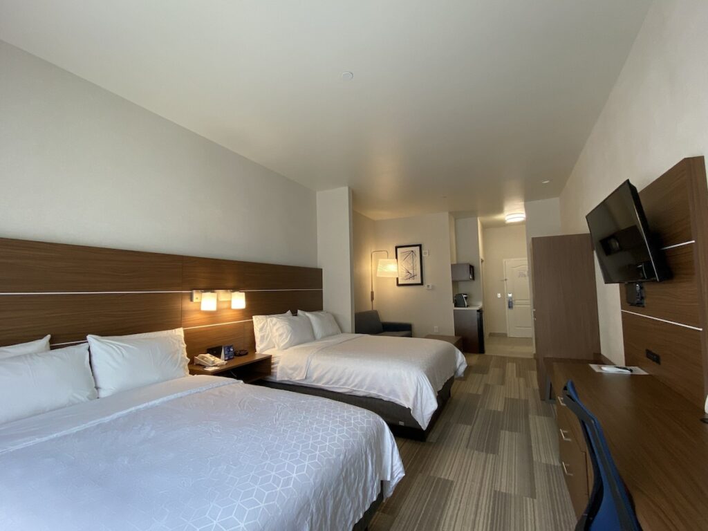 Holiday Inn Express & Suites Beaumont - Oak Valley by IHG - Image 3