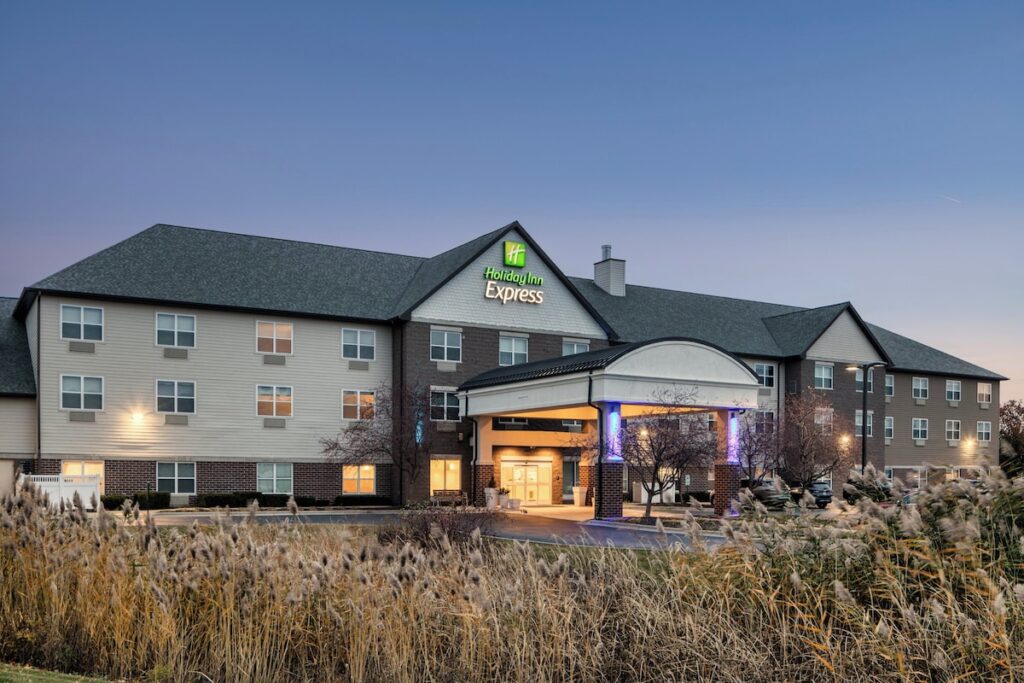 Holiday Inn Express & Suites - Green Bay East by IHG
