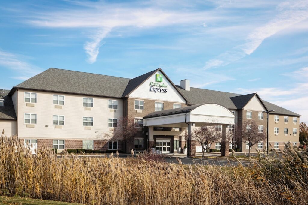 Holiday Inn Express & Suites - Green Bay East by IHG - Image 2