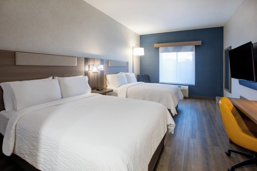 Holiday Inn Express & Suites Lathrop by IHG - Image 4