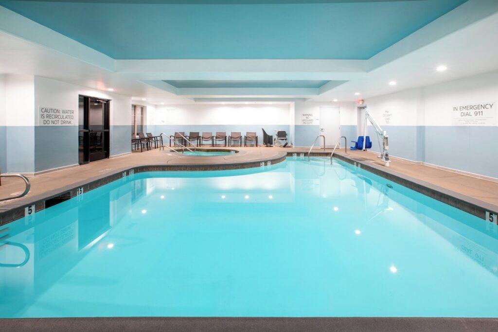 Holiday Inn Express & Suites Lathrop by IHG - Image 3