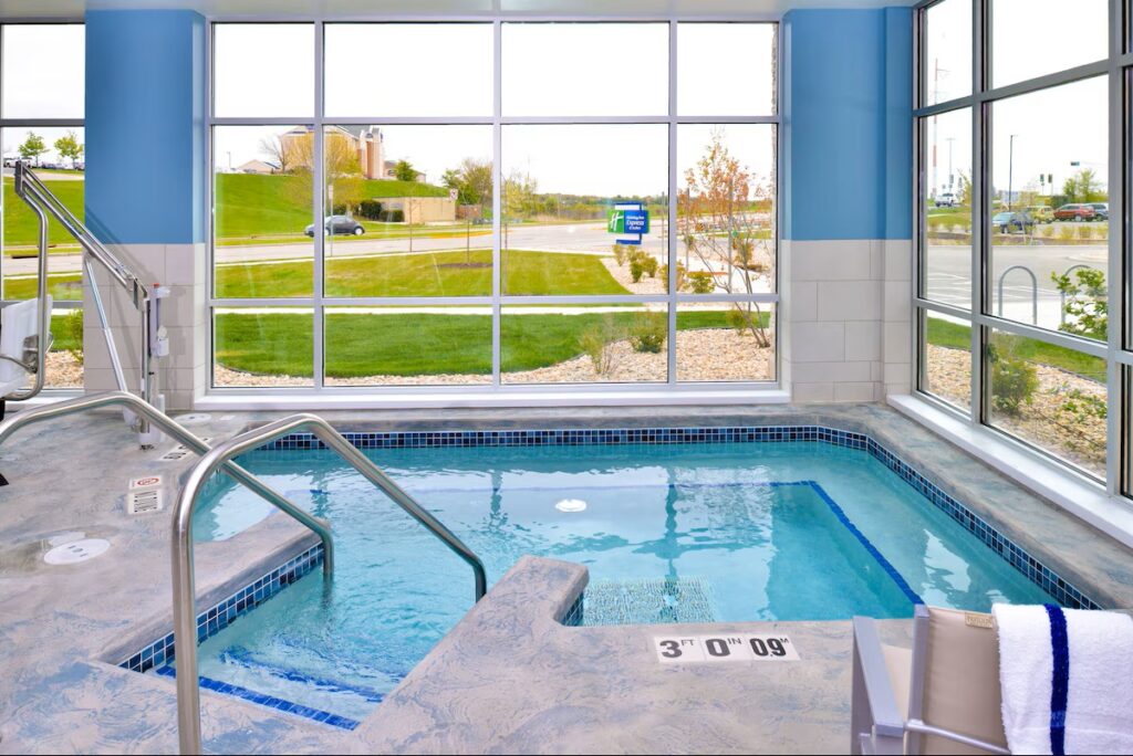 Holiday Inn Express & Suites Madison by IHG - Image 4