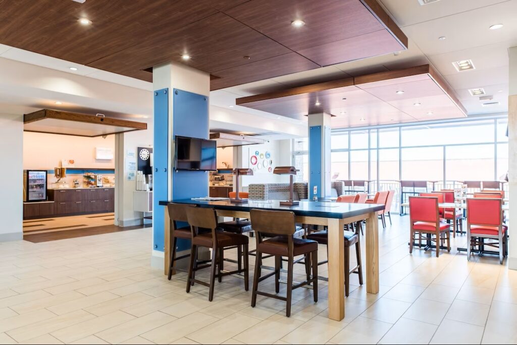 Holiday Inn Express & Suites Madison by IHG - Image 5