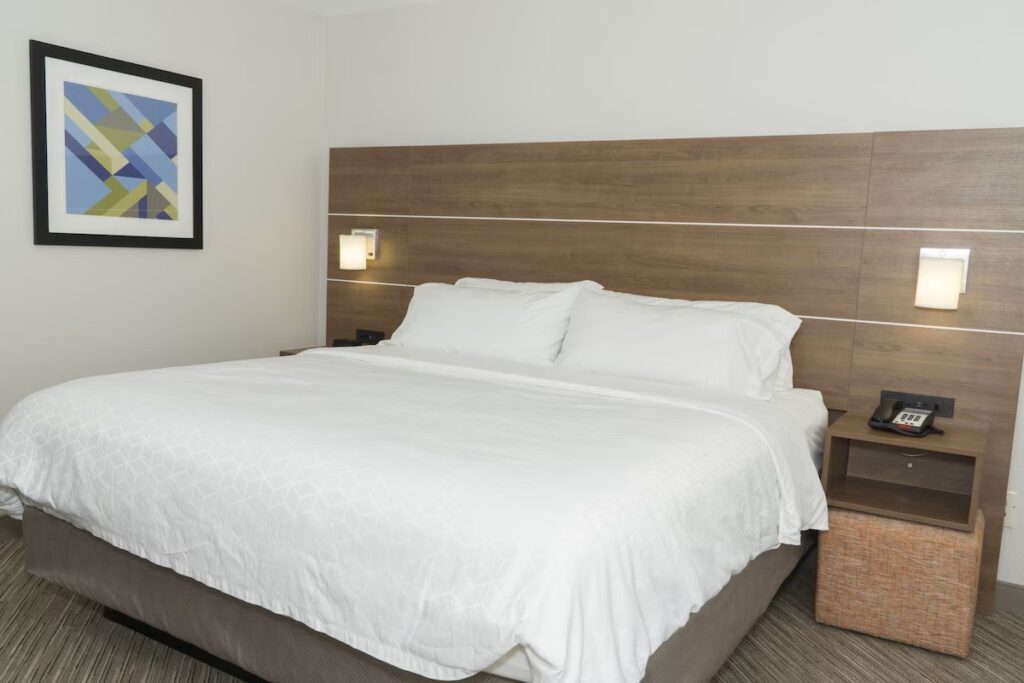 Holiday Inn Express & Suites Madison by IHG - Image 2