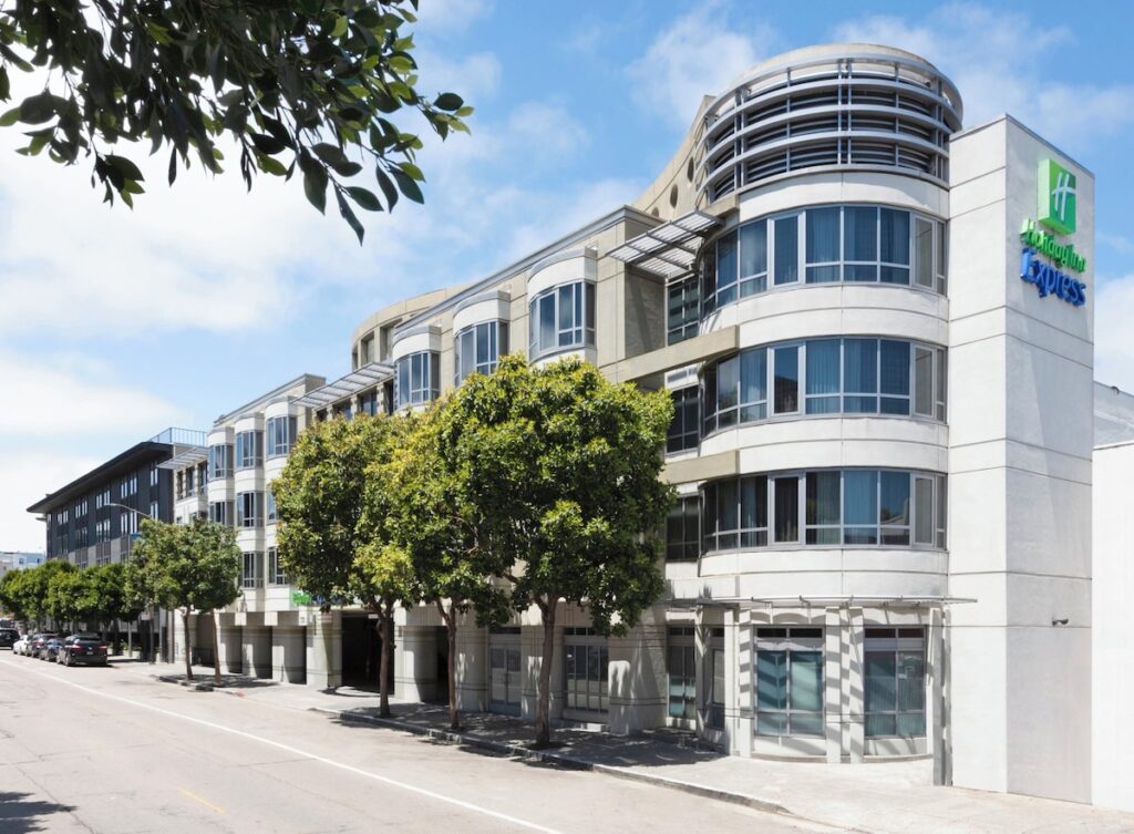 Holiday Inn Express & Suites Oakland - Airport by IHG