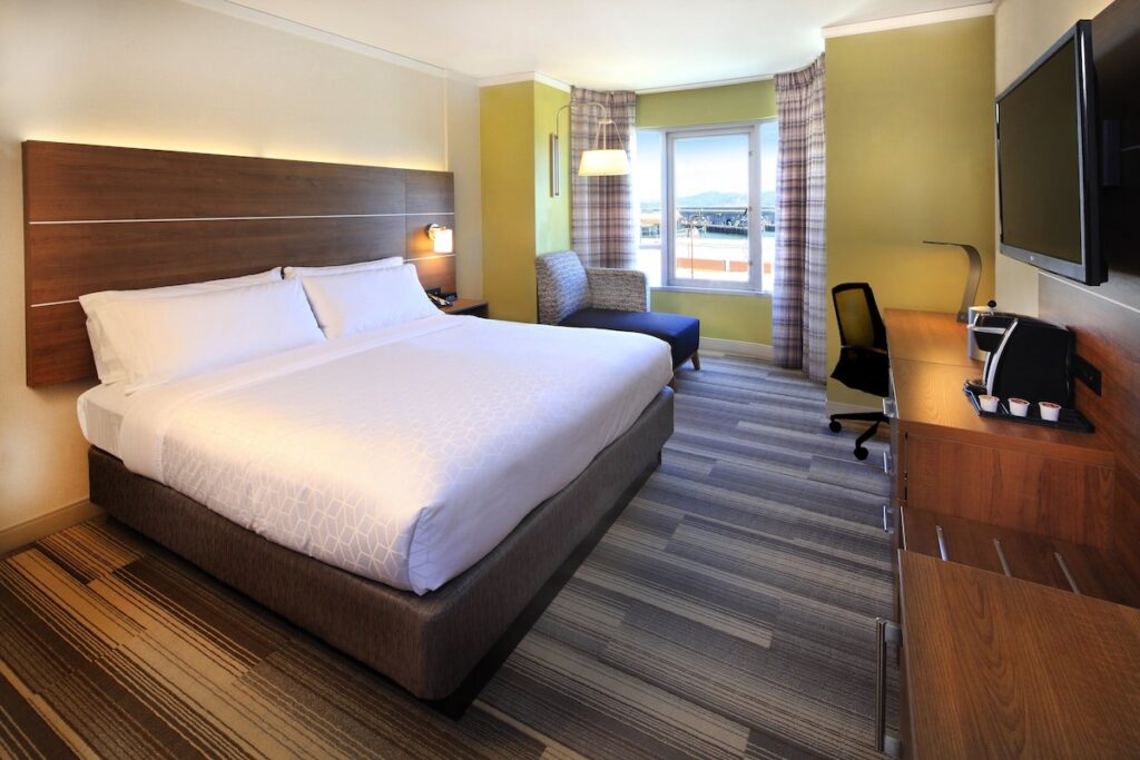 Holiday Inn Express & Suites Oakland - Airport by IHG - Image 3