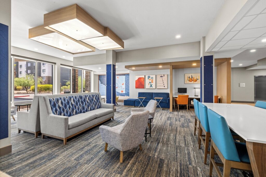 Holiday Inn Express & Suites - Phoenix West - Tolleson - Image 4