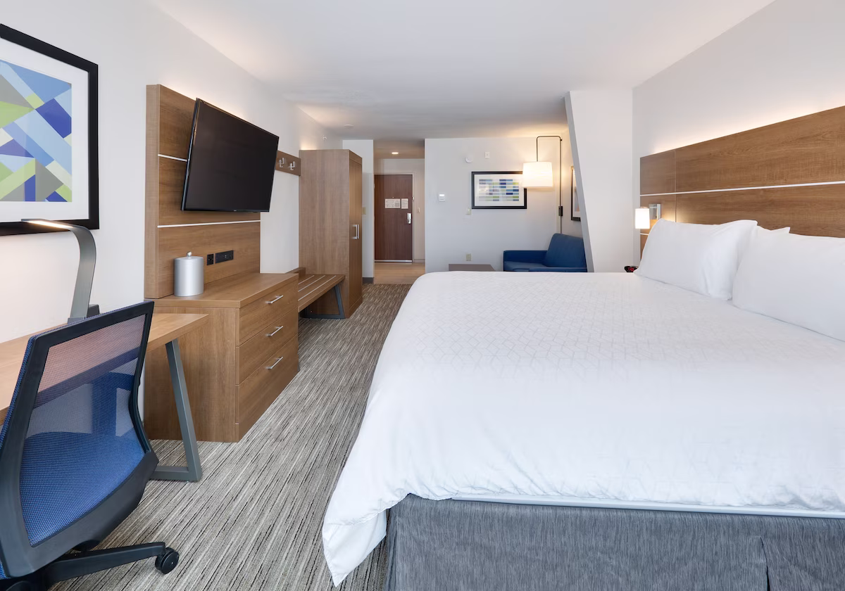 Holiday Inn Express & Suites San Antonio NW near SeaWorld by IHG - Image 5