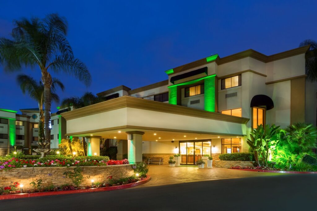 Holiday Inn Express & Suites Santa Ana - Orange County by IHG - Image 2