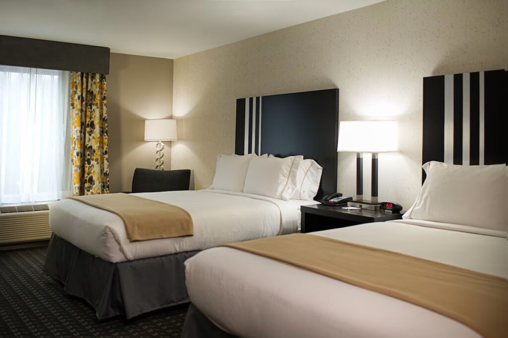 Holiday Inn Express and Suites Madison Central by IHG - Image 3