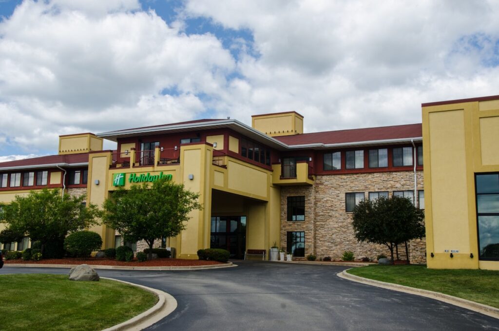 Holiday Inn Hotel Pewaukee-Milwaukee West by IHG