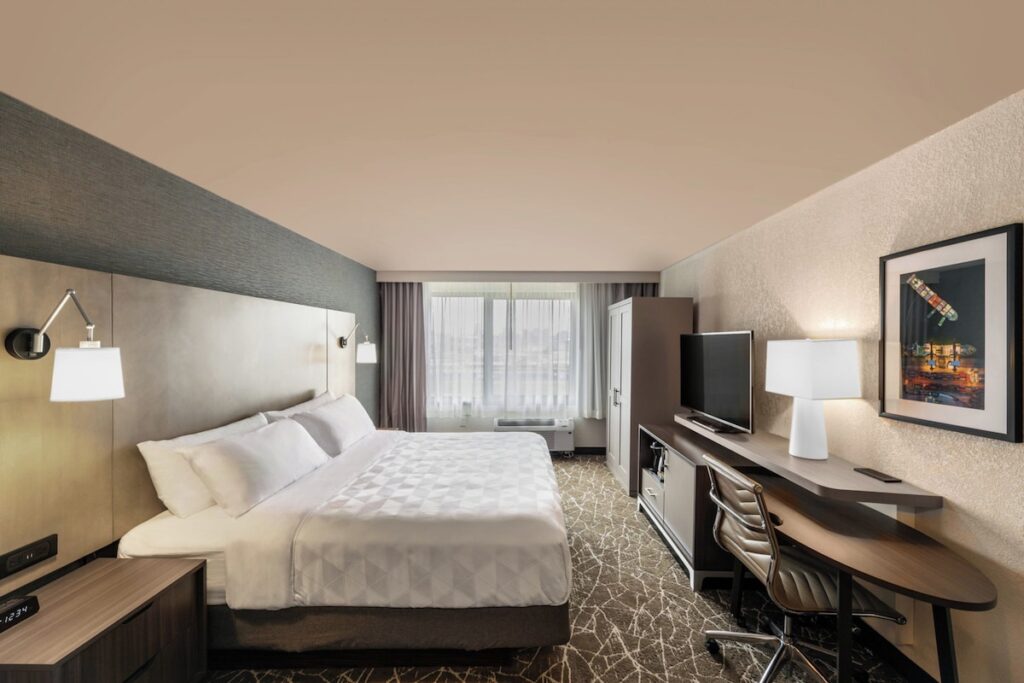 Holiday Inn Newark International Airport - Image 3