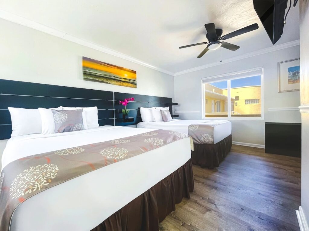 Hollywood Beach Seaside - Image 2